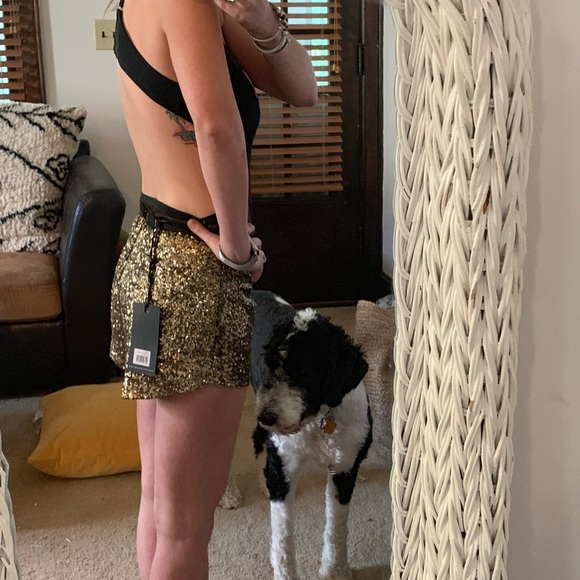 NWT Stylestalker gold sequin shorts - Picture 5 of 6